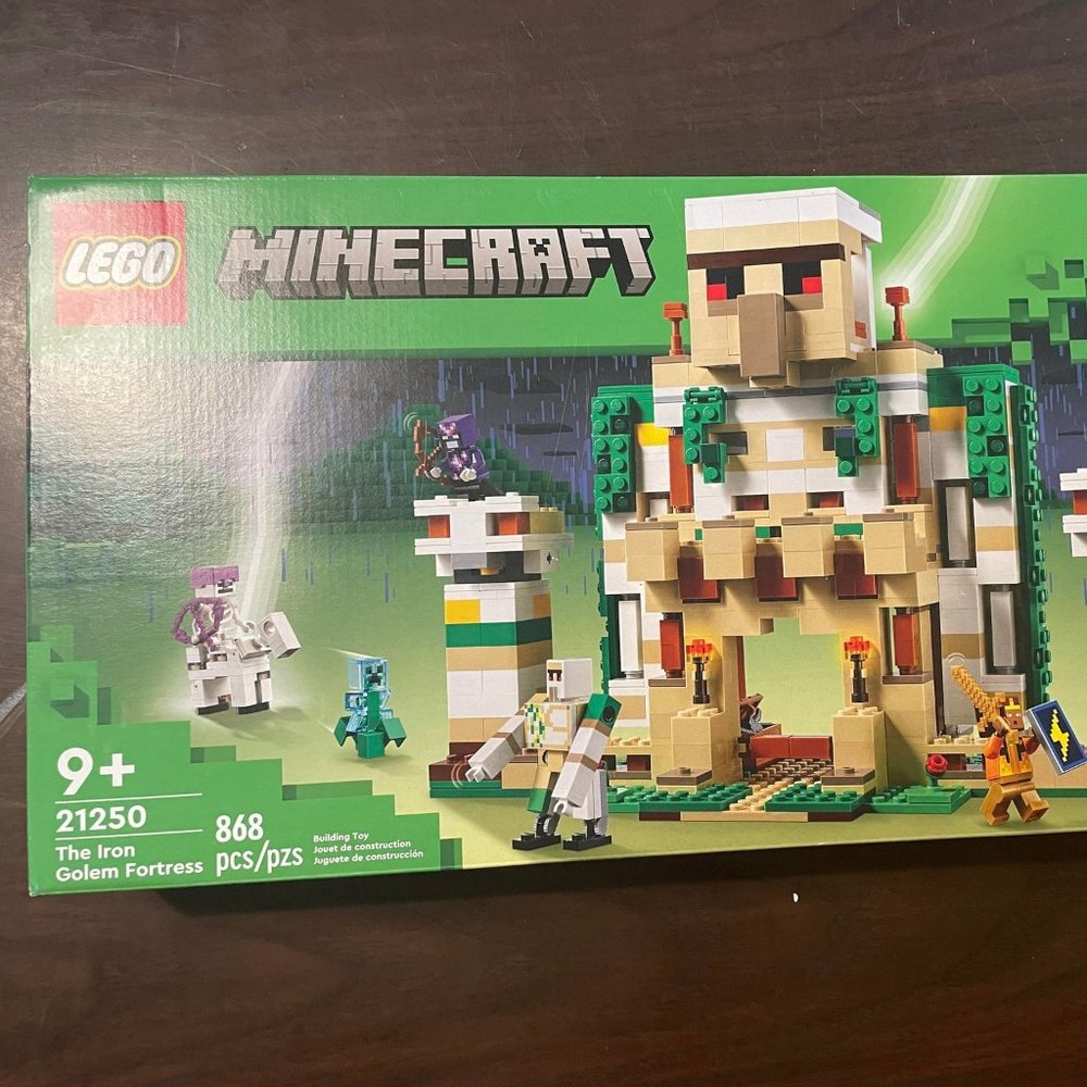 LEGO Minecraft The Iron Golem Fortress Building Set 21250